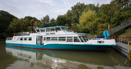Max Prüss vor Anker im Homberger Hafen