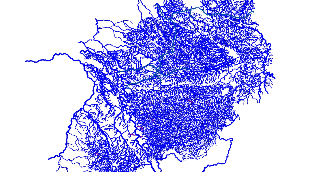 Die lückenfreien Gewässerachsen liegen im Routenformat vor, das sich in Geoinformationssystemen nutzen lässt. Eine Route ist ein Linien-Feature mit eindeutiger Kennung (hier: Gewässerkennzahl) und einem Maßsystem (hier: Entfernung).
