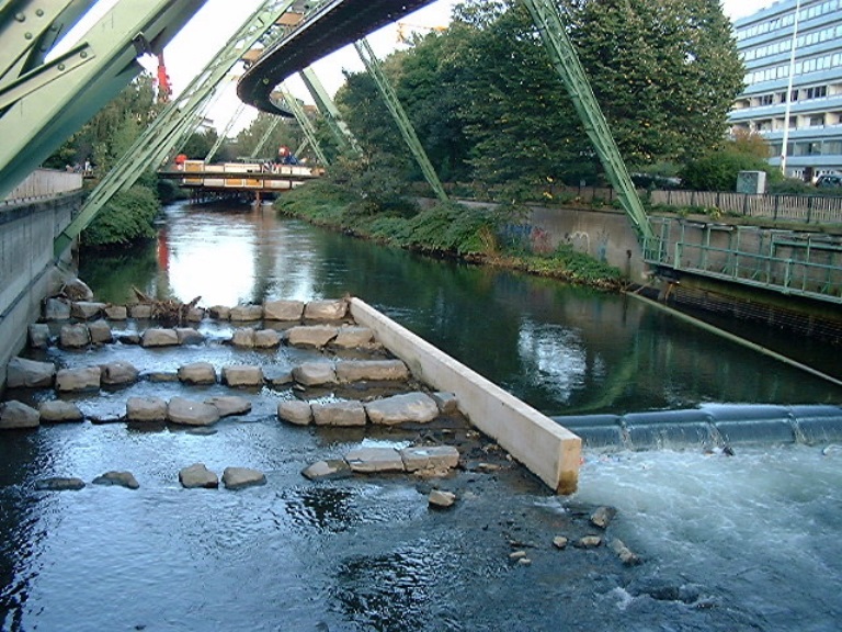 Bild: "Fischaufstiegshilfe in der Wupper, Wuppertal"; © LANUV/ Dr. M. Tiedt. Der Abdruck des Fotos ist nur bei Nennung des Autors und in Verbindung mit dieser Pressemitteilung kostenfrei.
